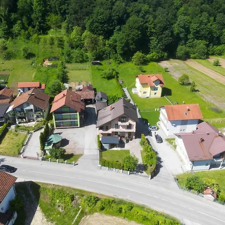 ホームステイ Plavno